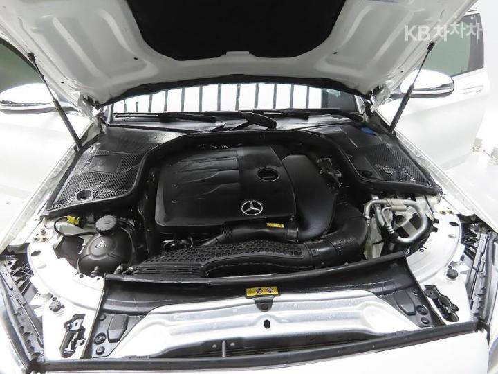 Mercedes-Benz C-Class C200 AMG Line 9