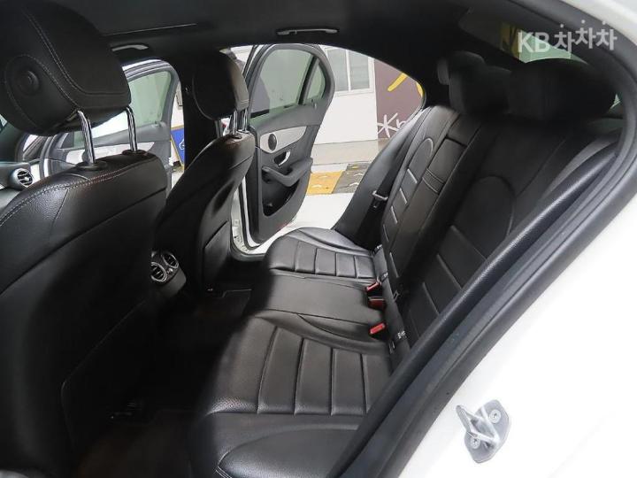 Mercedes-Benz C-Class C200 AMG Line 10