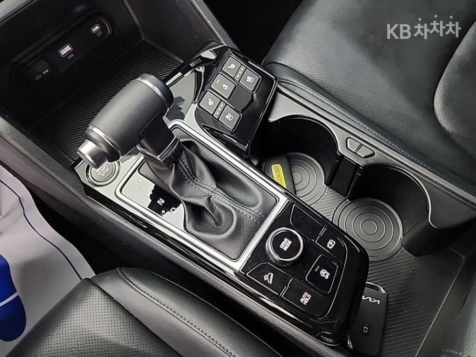 2022 - kia sportage
