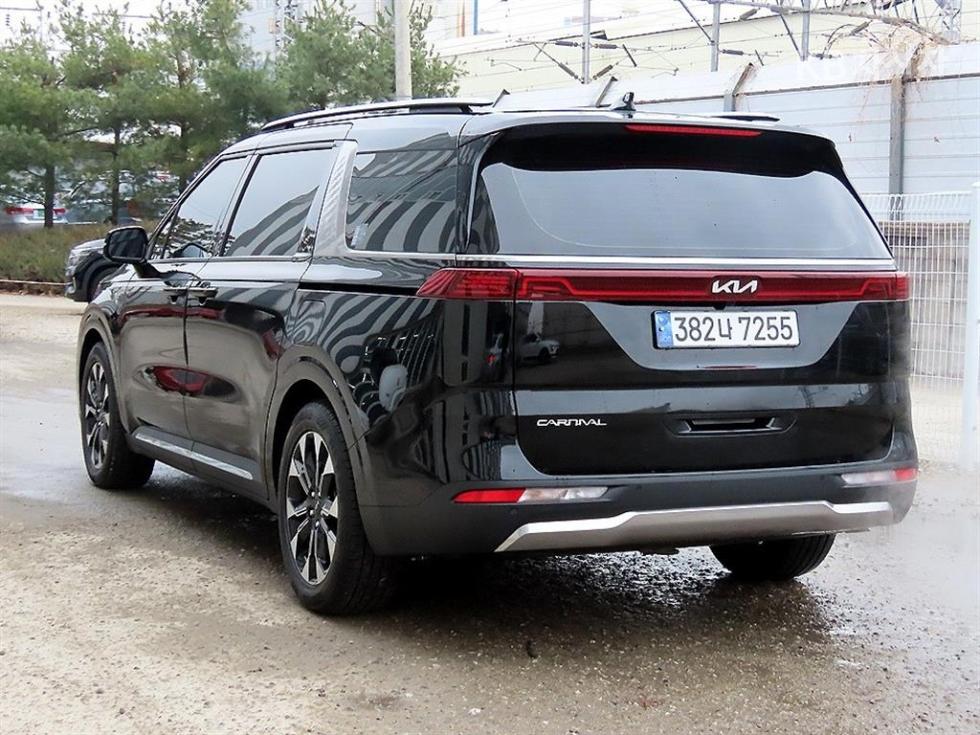 2023 - kia carnival