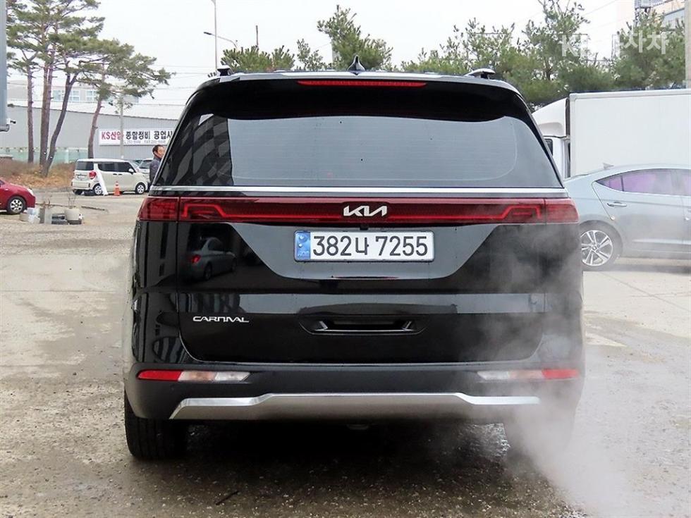 2023 - kia carnival