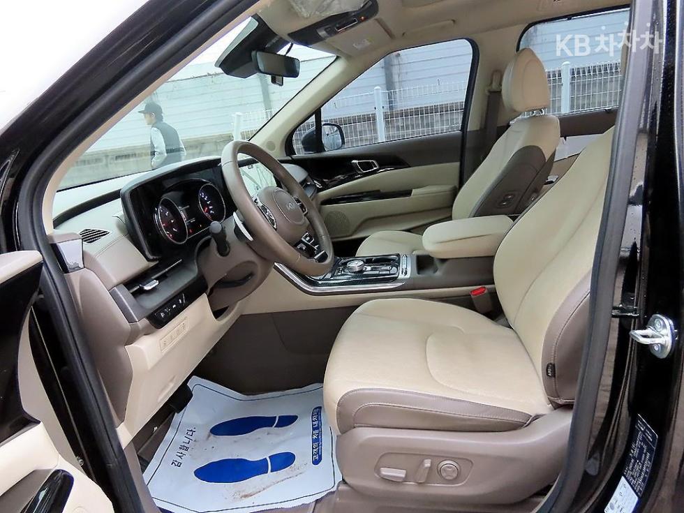 2023 - kia carnival