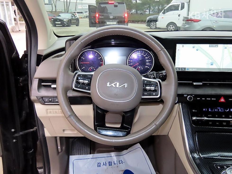 2023 - kia carnival