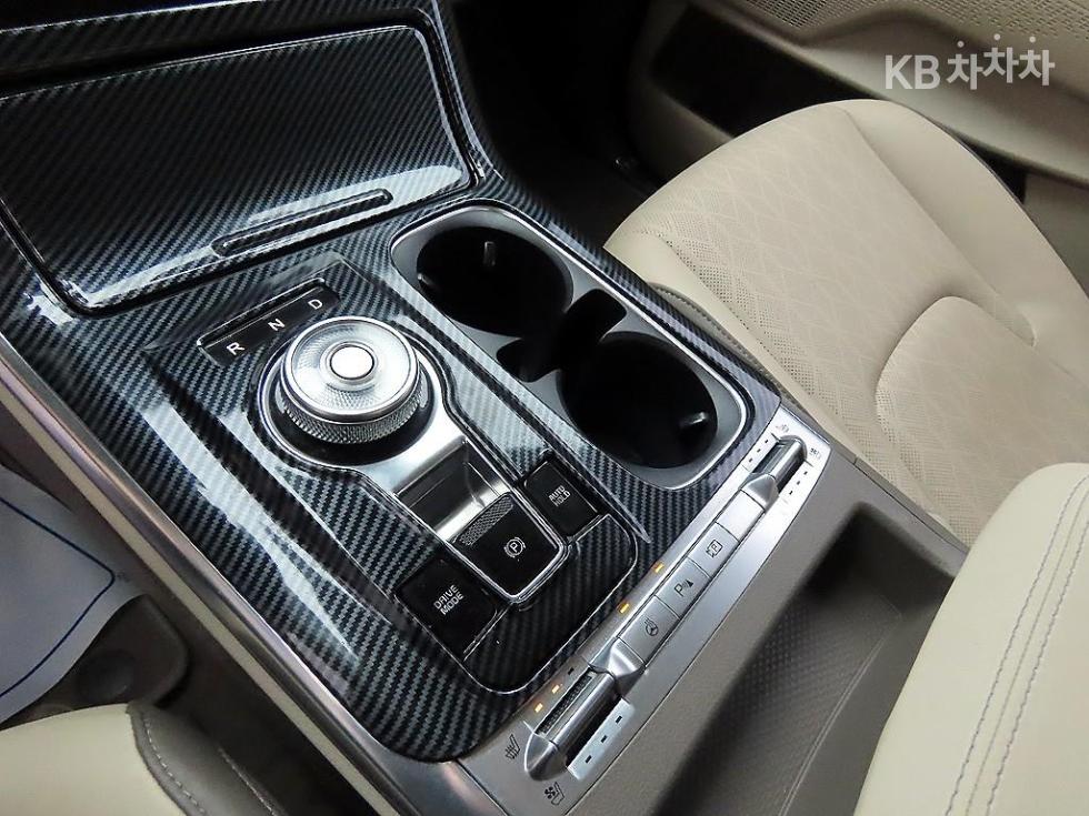 2023 - kia carnival