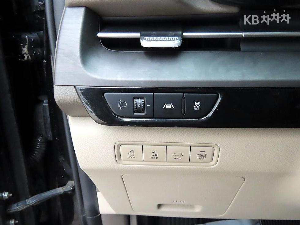 2023 - kia carnival