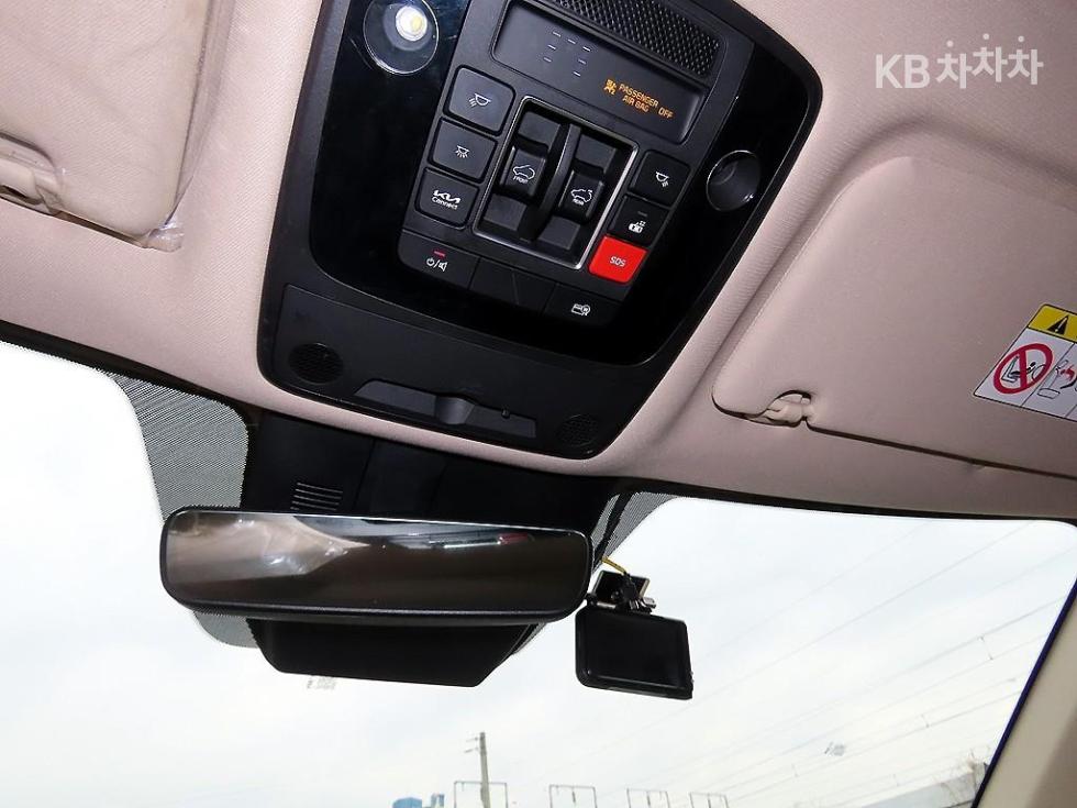 2023 - kia carnival
