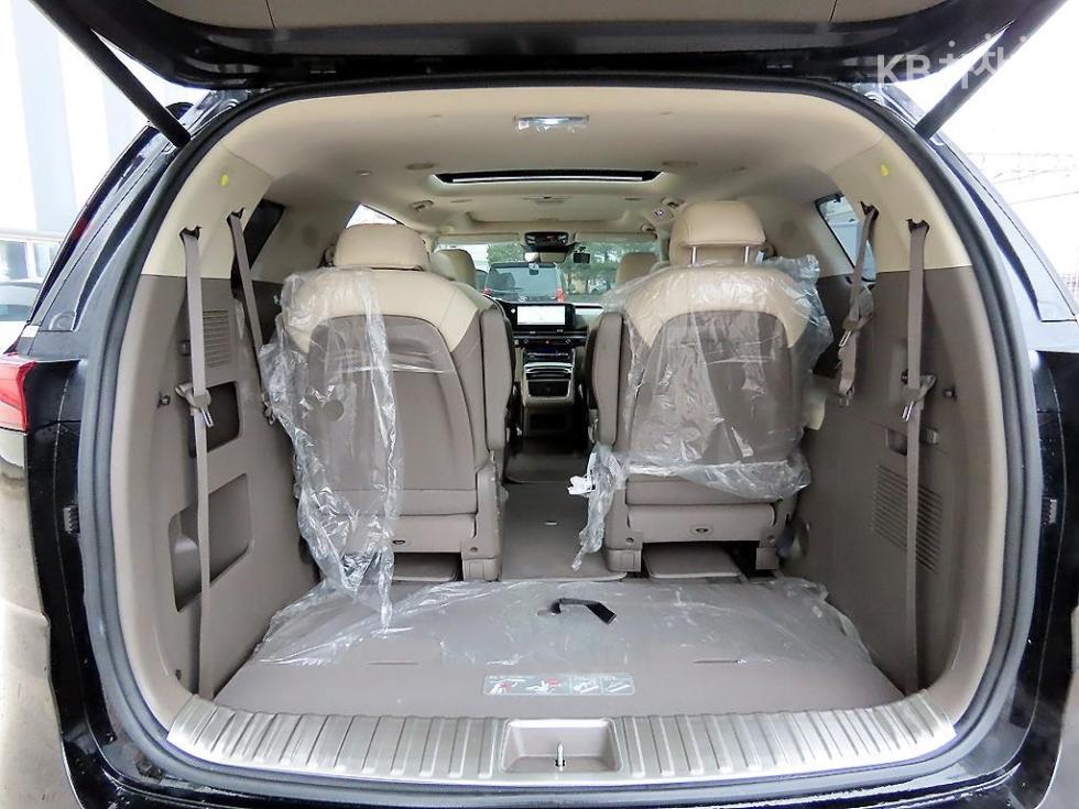 2023 - kia carnival