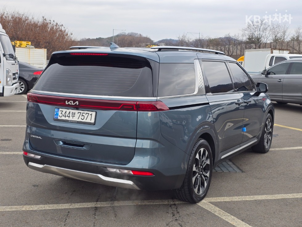 2023 - kia carnival