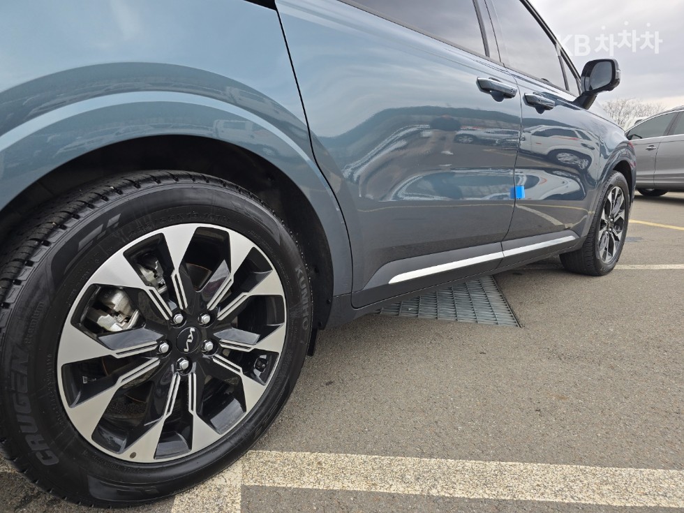 2023 - kia carnival