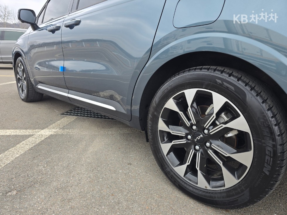 2023 - kia carnival