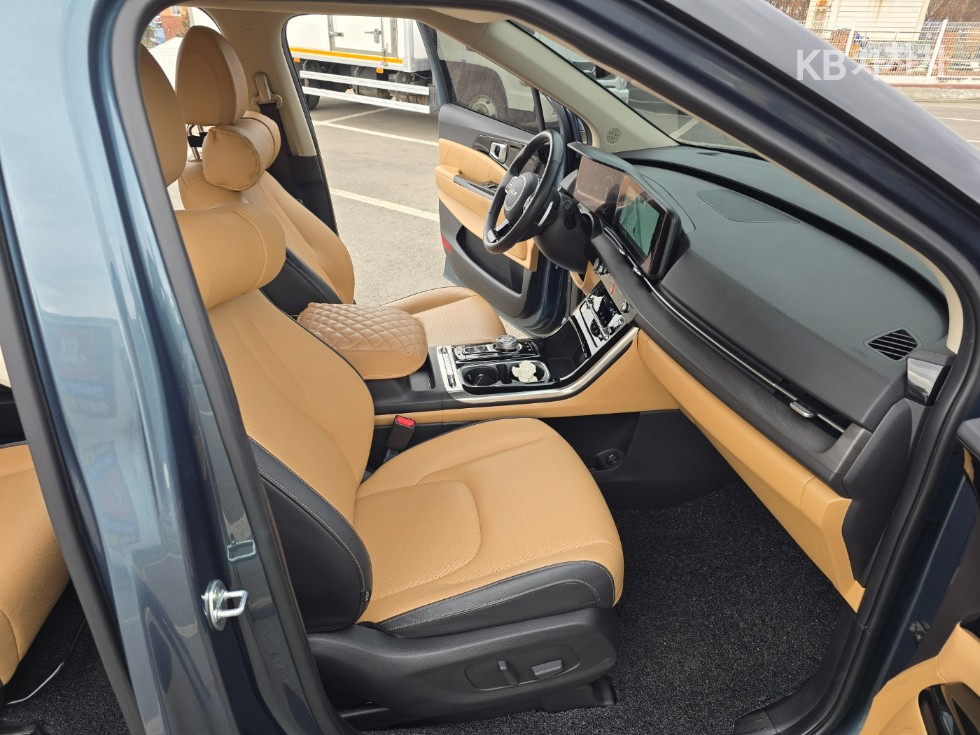 2023 - kia carnival