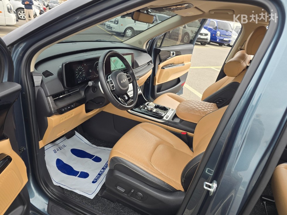 2023 - kia carnival