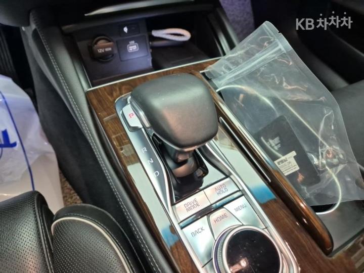 Kia K9 The 3.8 GDI AWD Platinum Ⅲ 9