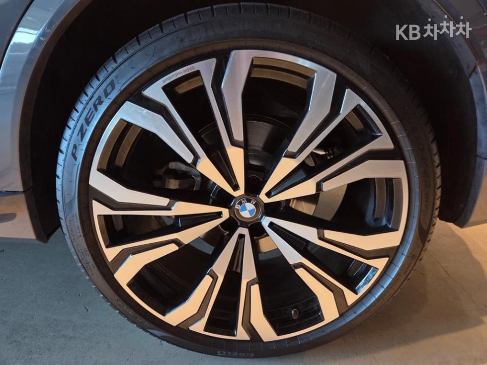 BMW X7 — miniaturë 6