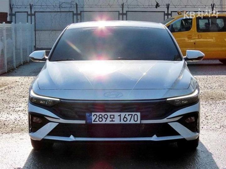 Hyundai Avante Hybrid CN7 1.6 HEV Modern