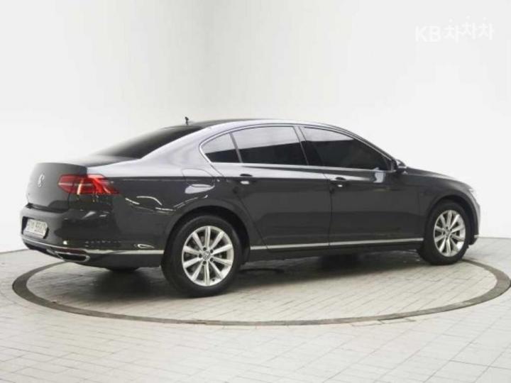 Volkswagen Passat GT 2.0 TDI B8 4