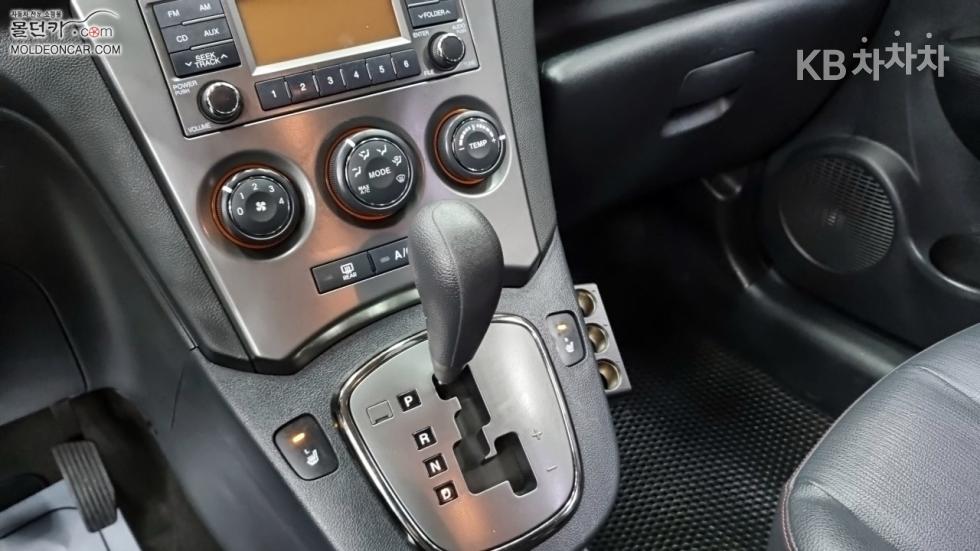Kia Carens — miniaturë 12