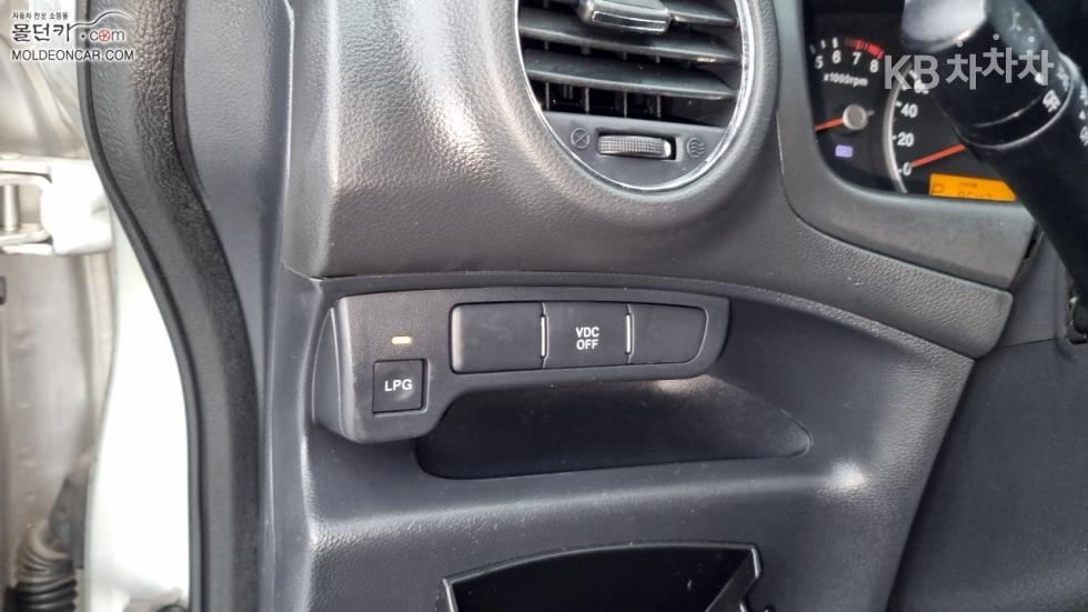 Kia Carens — miniaturë 14