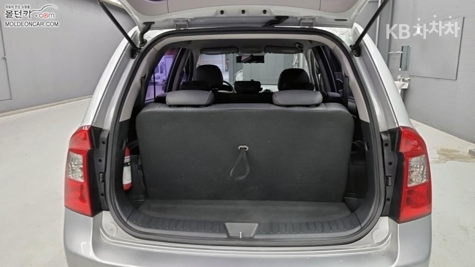 Kia Carens — miniaturë 16