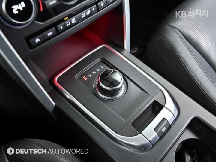 Land Rover Discovery Sport 2.0 TD4 HSE Luxury 10