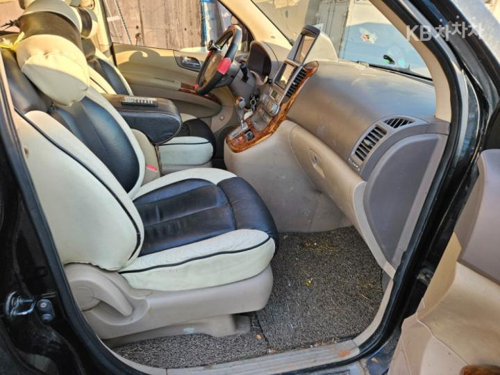 Kia Carnival Grand GLX High Limousine 10