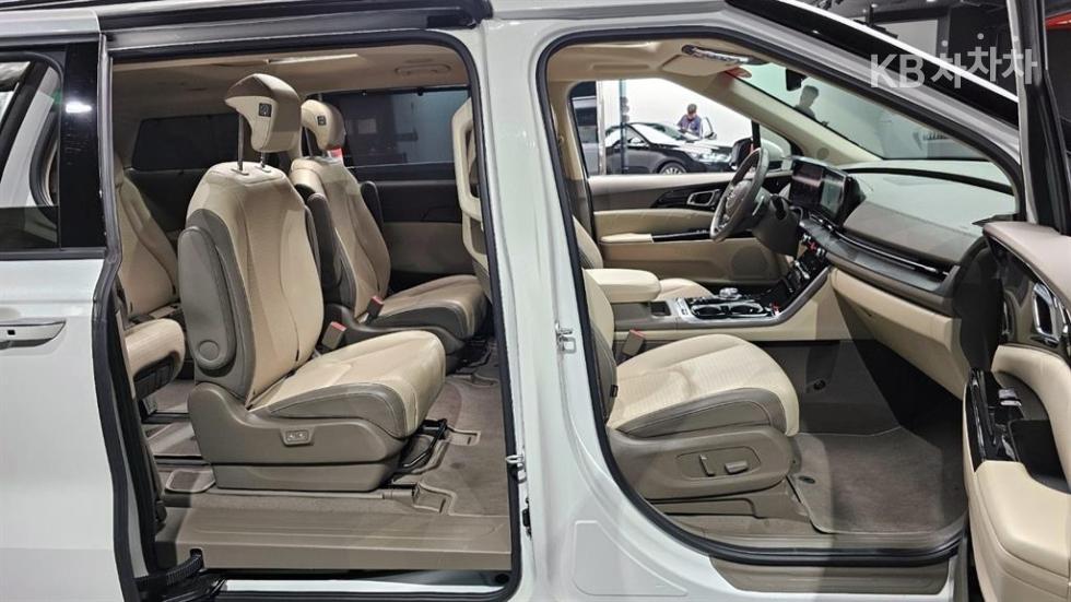 2022 - kia carnival