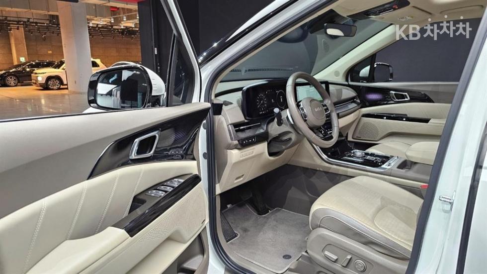 2022 - kia carnival