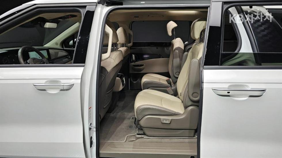 2022 - kia carnival