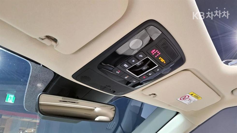 2022 - kia carnival