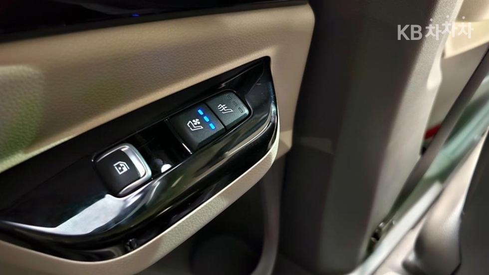 2022 - kia carnival