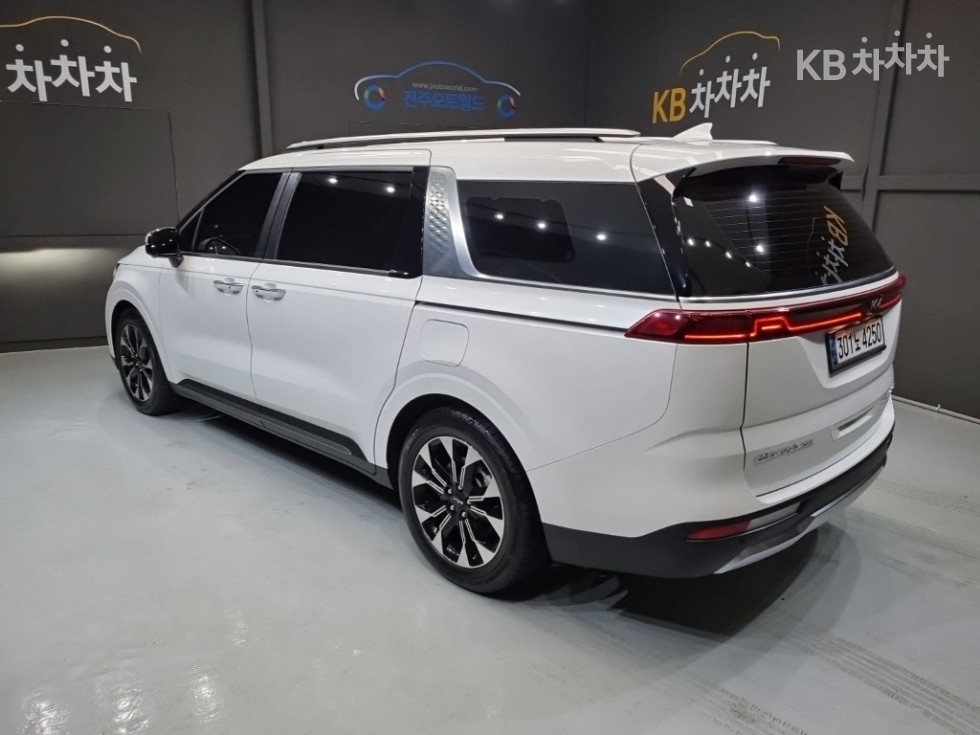 2021 - kia carnival