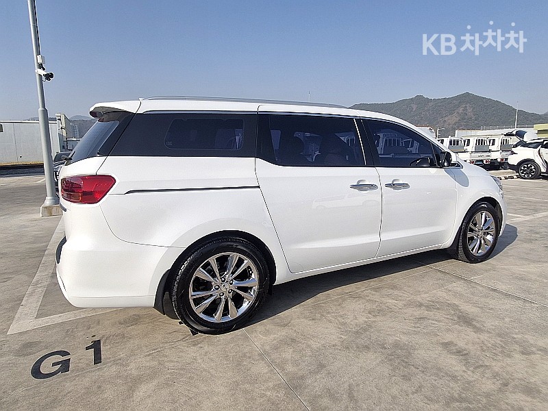 2020 - kia carnival