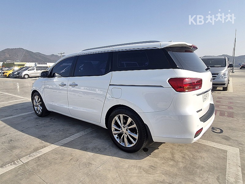 2020 - kia carnival