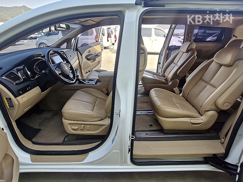 2020 - kia carnival