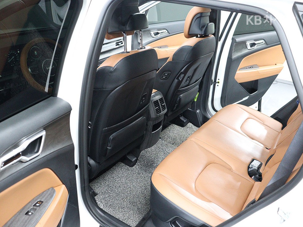 2022 - kia sportage