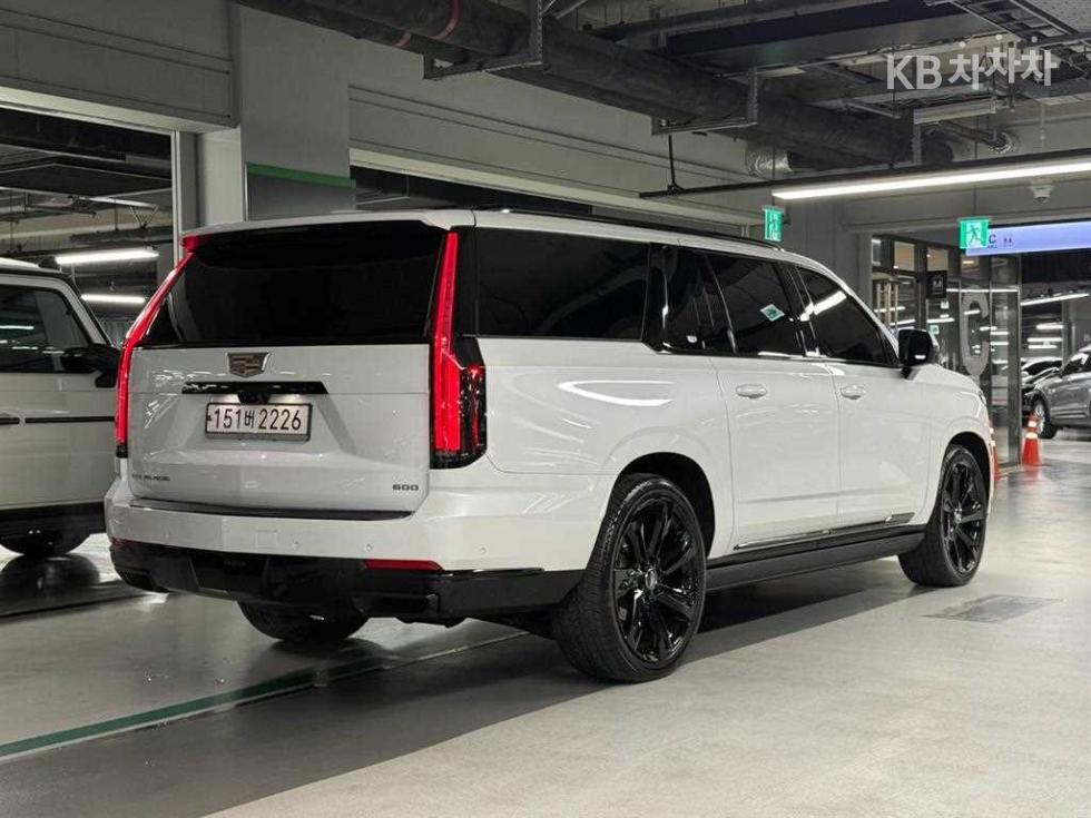 Cadillac Escalade — miniaturë 3