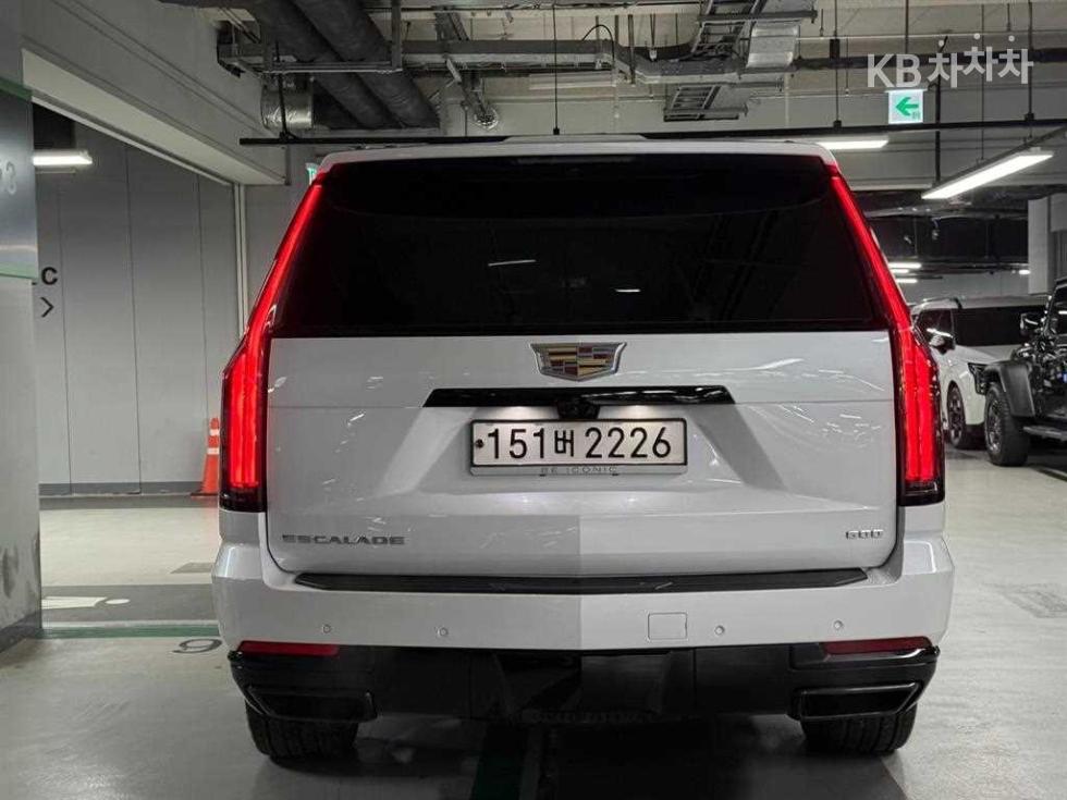 Cadillac Escalade — miniaturë 4