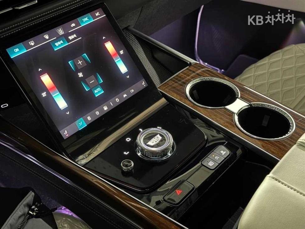Cadillac Escalade — miniaturë 13