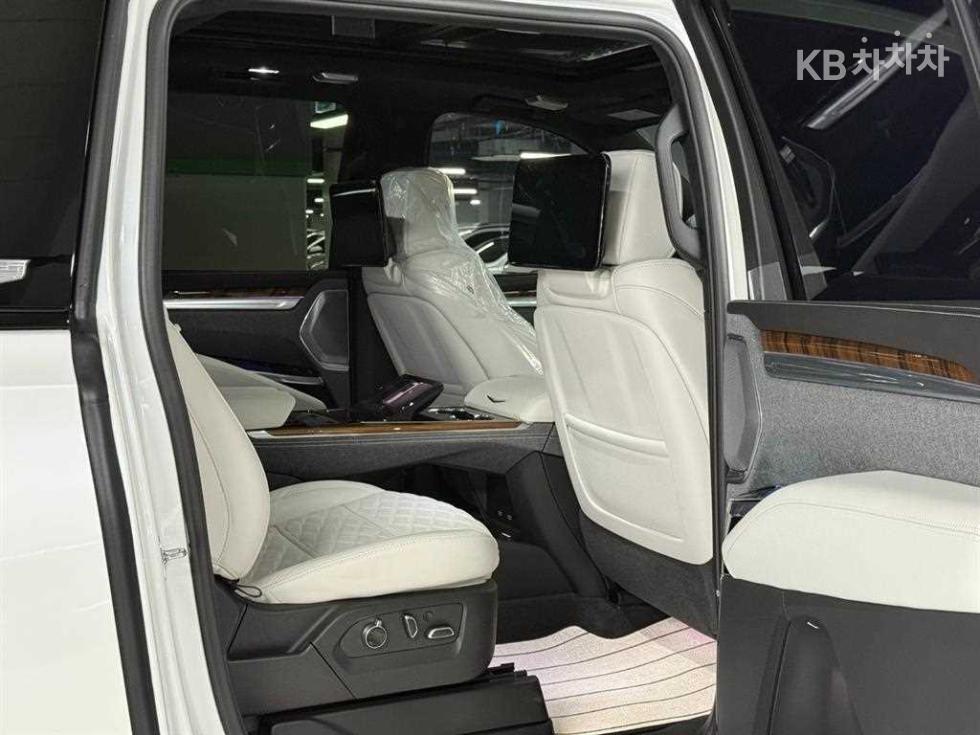 Cadillac Escalade — miniaturë 15