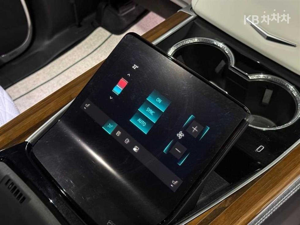 Cadillac Escalade — miniaturë 16