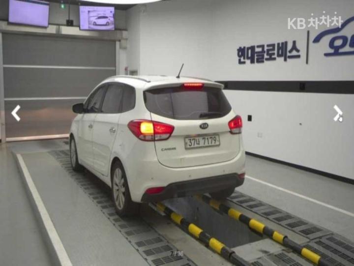 Kia Carens 1.7 VGT Prestige 3