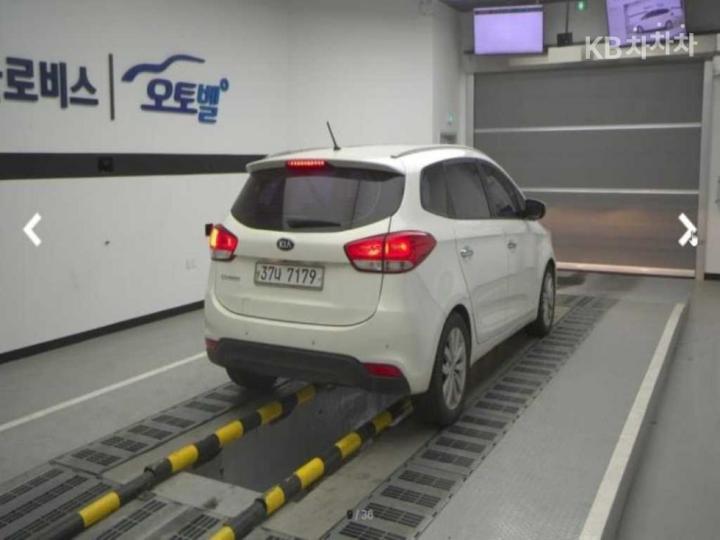 Kia Carens 1.7 VGT Prestige 4