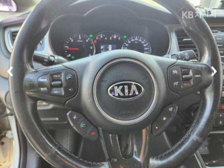 Kia Carens 1.7 VGT Prestige 9