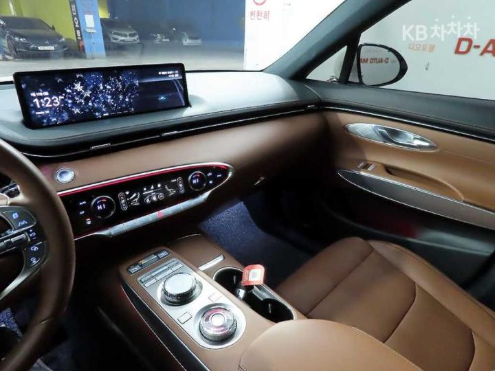 Genesis GV70 Gasoline 2.5T AWD - фото 11