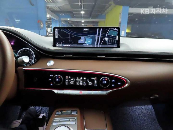 Genesis GV70 Gasoline 2.5T AWD - фото 12