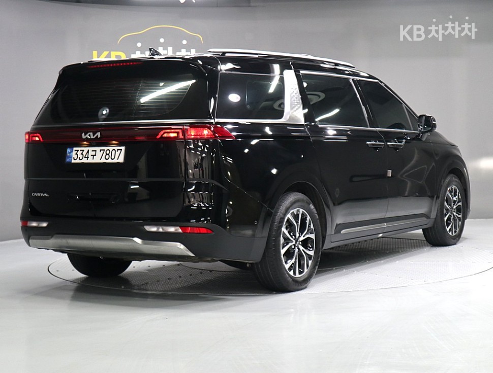 2023 - kia carnival