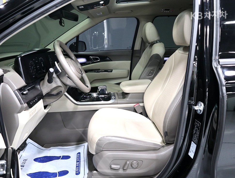 2023 - kia carnival