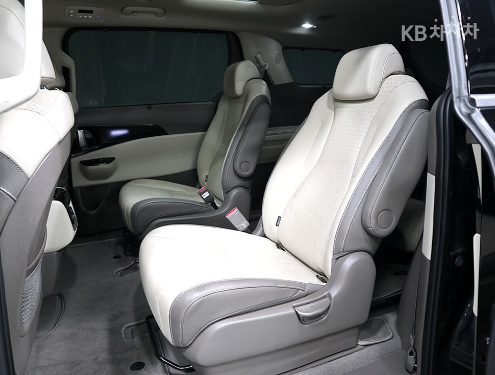 2023 - kia carnival