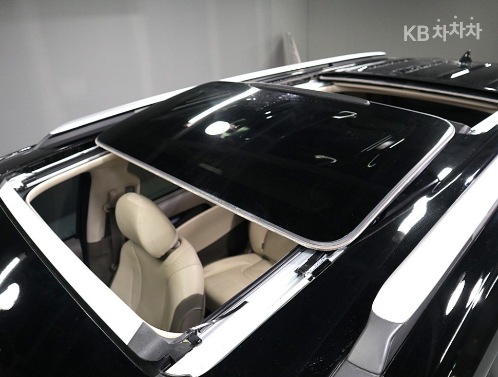 2023 - kia carnival
