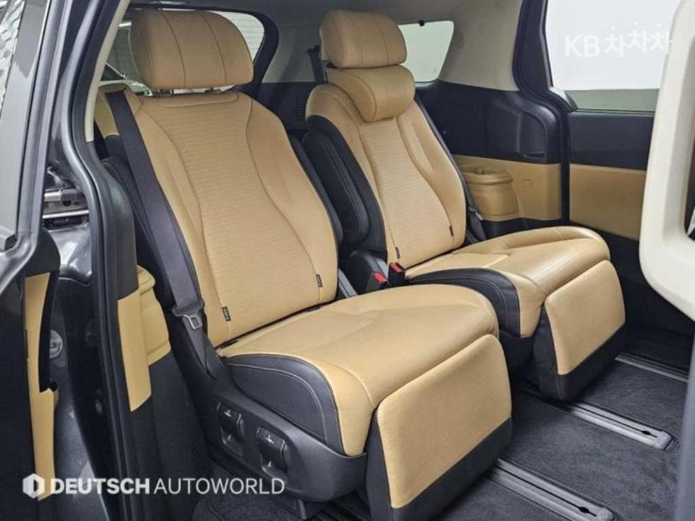2023 - kia carnival